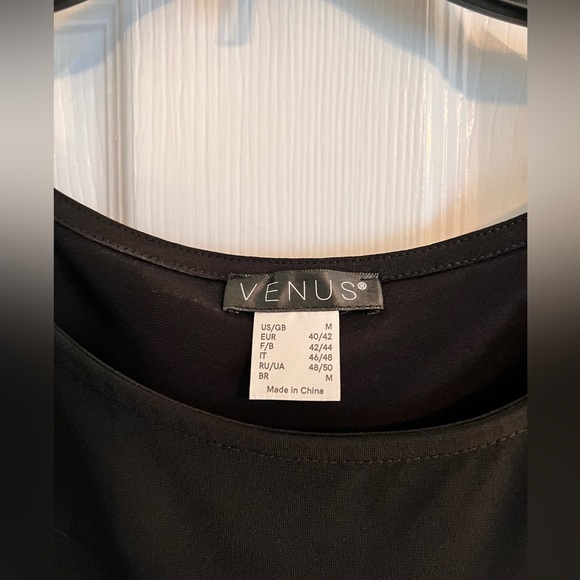 NWT- Black sleeveless top, with zip detail, size medium. Never worn - Picture 2 of 2